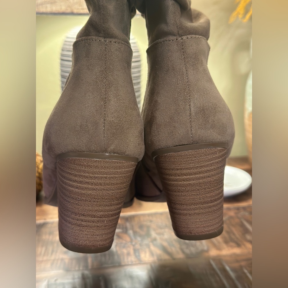 Universal Thread Booties - image 2
